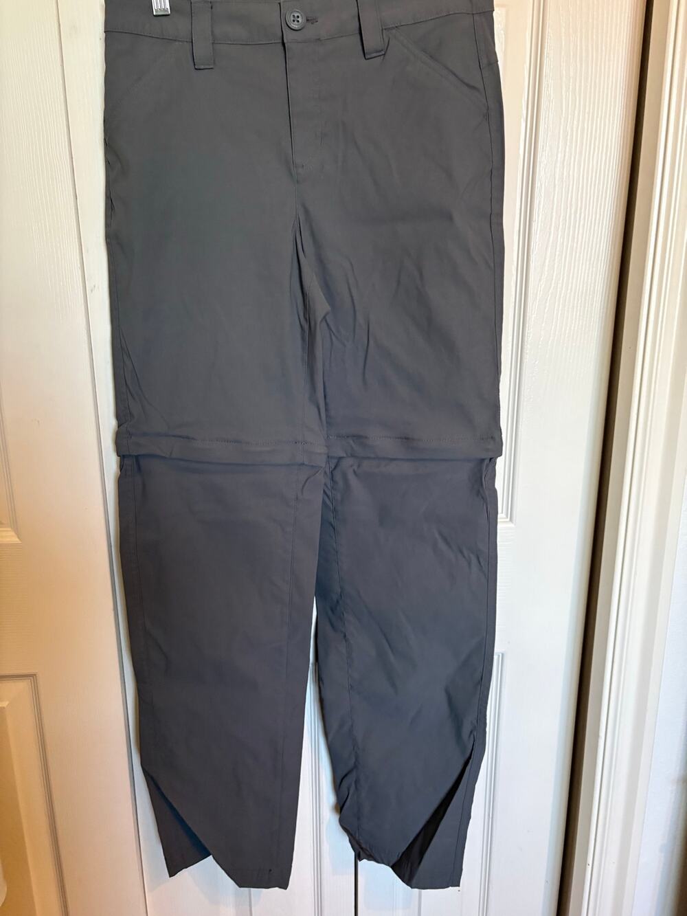 Eddie Bauer size 4 Gray convertible zip off hiking pants euc